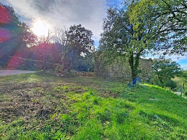 Terrain de 2 329 m² avec ruine à réhabiliter – Dio-et-Valquières
