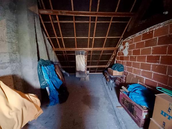 Sally HICKEY vous propose en Exclusivité à PEAULE 56130, au coeur d'un bourg breton pittoresque et proche de tous commerces à pied, cette maison  T4  ( 3 chambres - possible 4 )  et son grand jardin clos.  Au prix de 205 000 euros, HAI