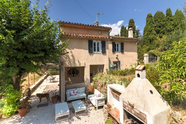 Mas provençal rénové avec dépendance