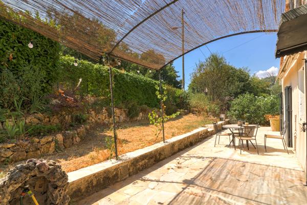 Mas provençal rénové avec dépendance