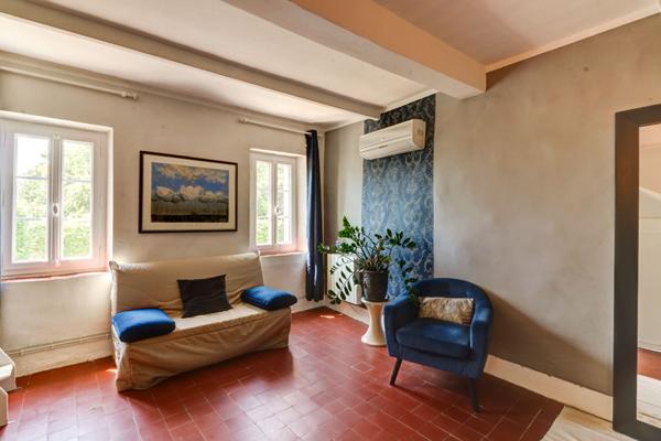 Mas provençal rénové avec dépendance