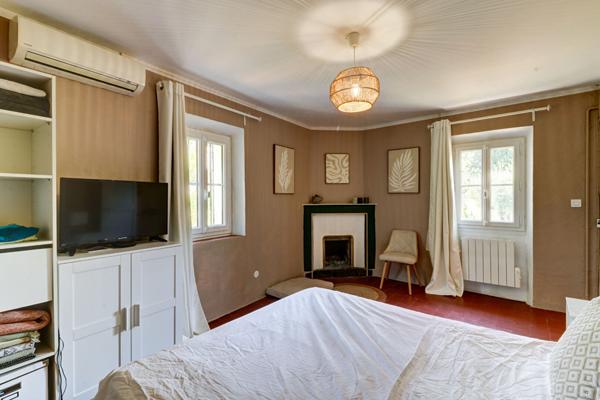 Mas provençal rénové avec dépendance