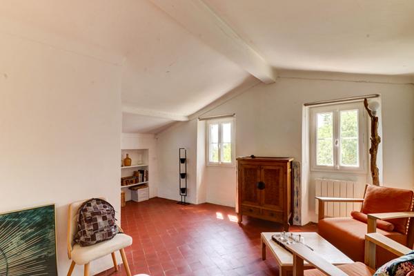 Mas provençal rénové avec dépendance