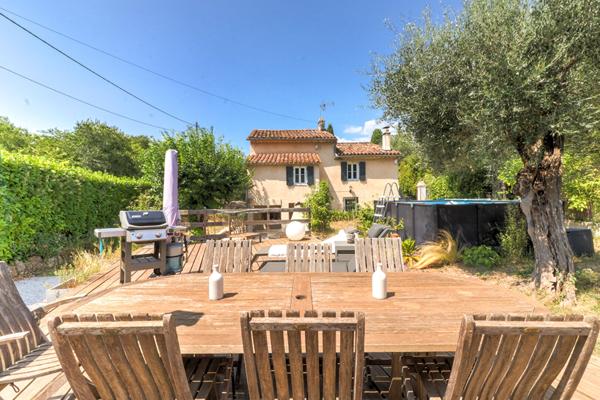 Mas provençal rénové avec dépendance