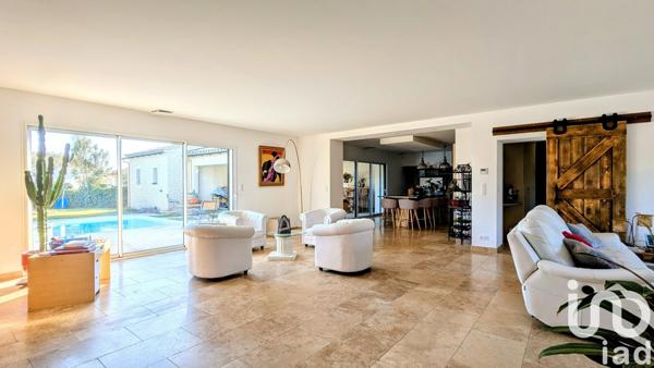 Maison 7 pièces de 225 m² à Velleron (84740)