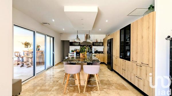 Maison 7 pièces de 225 m² à Velleron (84740)