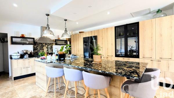 Maison 7 pièces de 225 m² à Velleron (84740)