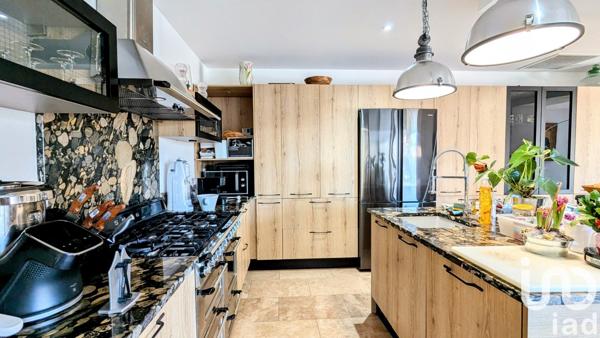 Maison 7 pièces de 225 m² à Velleron (84740)