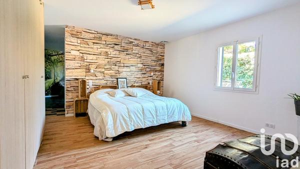 Maison 7 pièces de 225 m² à Velleron (84740)