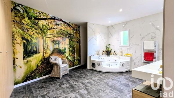 Maison 7 pièces de 225 m² à Velleron (84740)