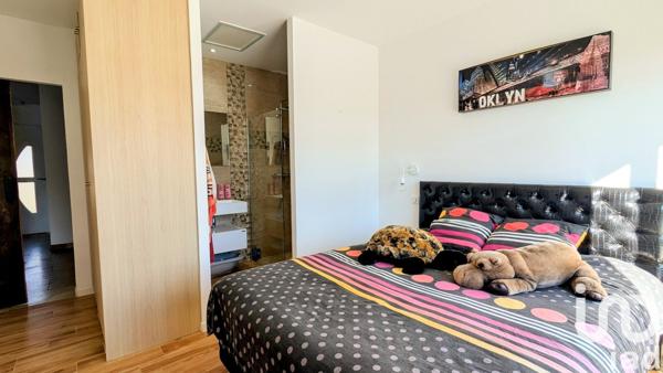 Maison 7 pièces de 225 m² à Velleron (84740)