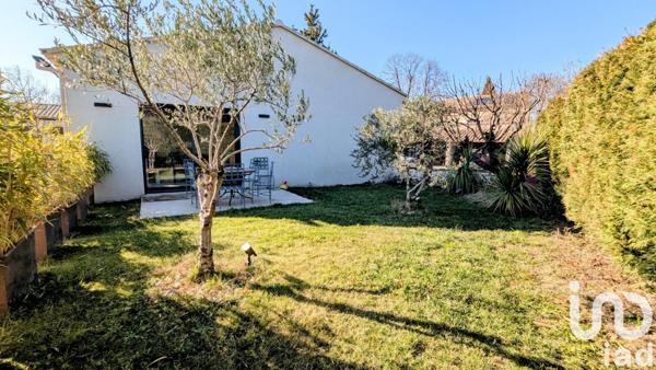 Maison 7 pièces de 225 m² à Velleron (84740)