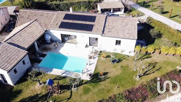 Maison 7 pièces de 225 m² à Velleron (84740)