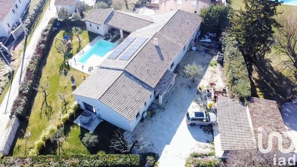 Maison 7 pièces de 225 m² à Velleron (84740)