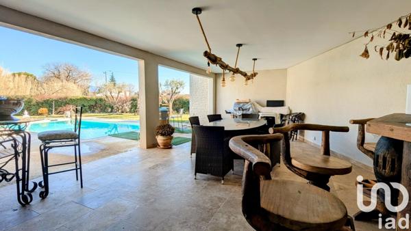 Maison 7 pièces de 225 m² à Velleron (84740)