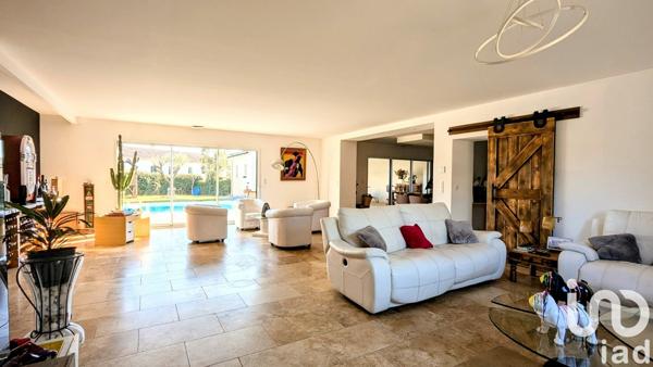 Maison 7 pièces de 225 m² à Velleron (84740)