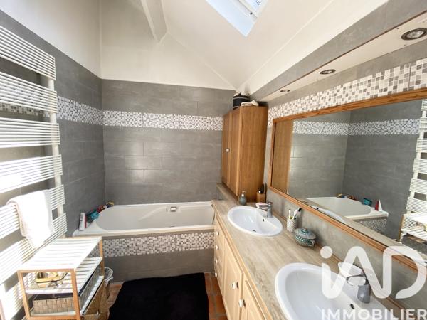 Maison à vendre 7 pièces 186 m² Saint-Fargeau-Ponthierry