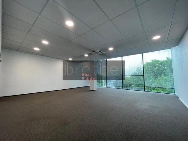 Bureau de 277 m² à vendre à Bordeaux Lac - Bruges