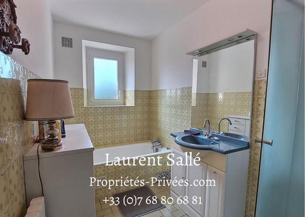 MAISON DE PLAIN-PIED A LA CAMPAGNE : 6 pièce(s) 115 m²