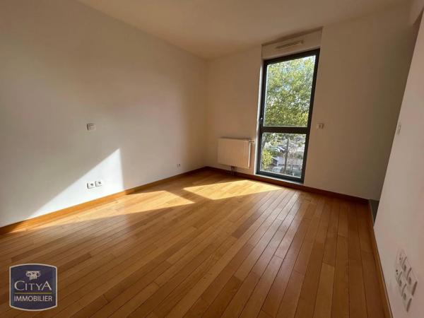 Appartement à louer 2 pièces 59.75m² Orléans (45100)