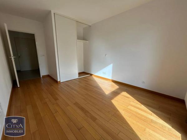 Appartement à louer 2 pièces 59.75m² Orléans (45100)