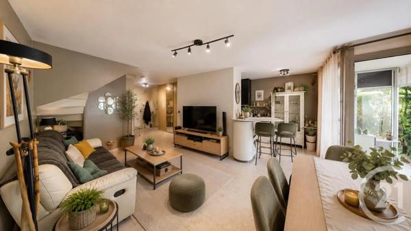 Appartement à vendre  4 pièces - 80,30 m 2   LA COURNEUVE  - 93