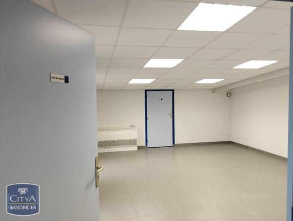 Local industriel à vendre 878m²