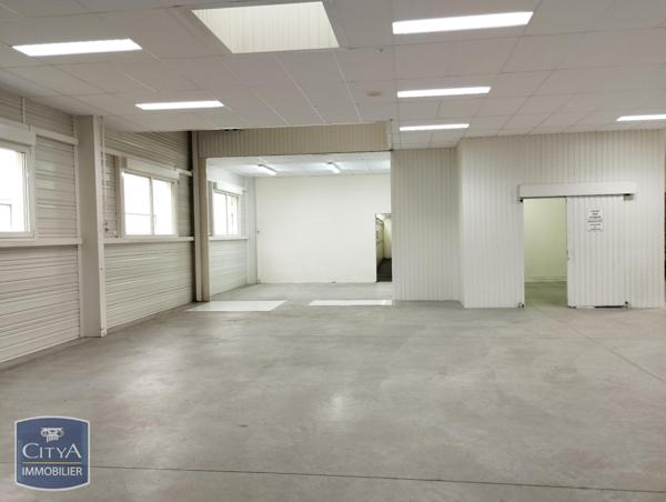 Local industriel à vendre 878m²