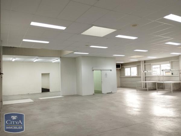 Local industriel à vendre 878m²