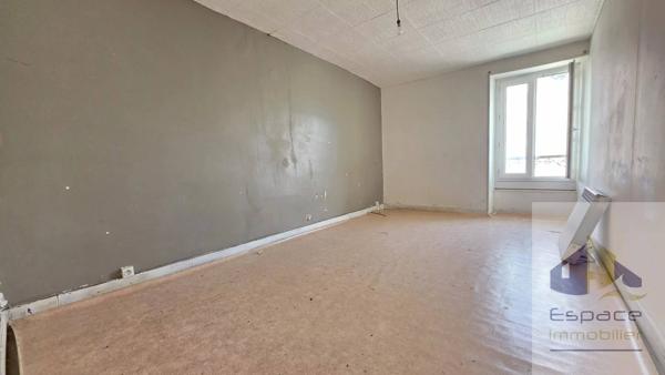 Appartement 60m² à rénover avec 100m² de garage