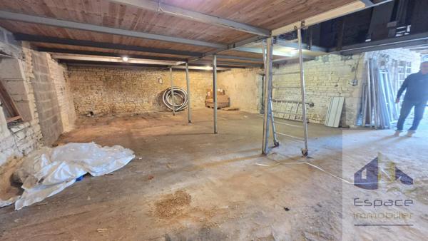 Appartement 60m² à rénover avec 100m² de garage