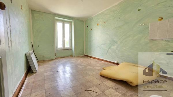 Appartement 60m² à rénover avec 100m² de garage