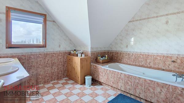 Maison Plouneventer 8 pièce(s) 175.4 m2 , Plouneventer