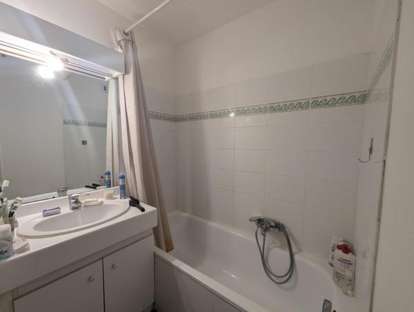 NOUVEAUTE, appartement de type 2 situé dans une résidence sécurisée, ce bien est vendu avec une cave et un parking privatif
