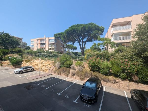 NOUVEAUTE, appartement de type 2 situé dans une résidence sécurisée, ce bien est vendu avec une cave et un parking privatif