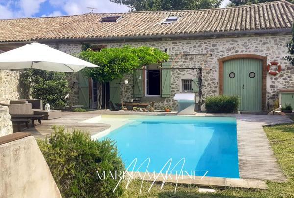 Et si votre projet était de vivre au coeur d'un village, à 5 minutes de Carcassonne, dans une bâtisse de caractère aux volumes insoupçonnés ?