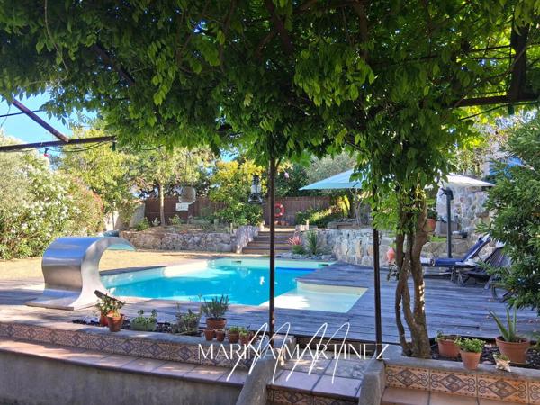 Et si votre projet était de vivre au coeur d'un village, à 5 minutes de Carcassonne, dans une bâtisse de caractère aux volumes insoupçonnés ?