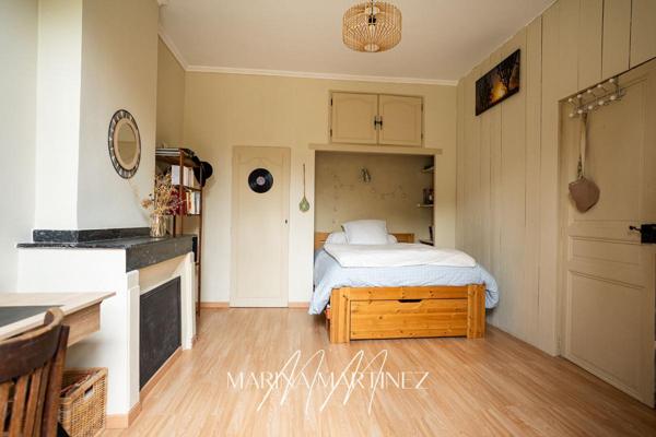 Et si votre projet était de vivre au coeur d'un village, à 5 minutes de Carcassonne, dans une bâtisse de caractère aux volumes insoupçonnés ?