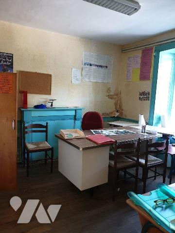 Un ensemble immobilier (ancienne école privée) composé comme suit :
-	Un premier bâtiment en p...