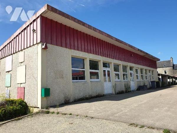 Un ensemble immobilier (ancienne école privée) composé comme suit :
-	Un premier bâtiment en p...