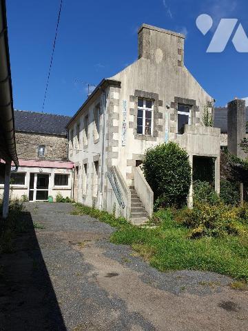 Un ensemble immobilier (ancienne école privée) composé comme suit :
-	Un premier bâtiment en p...