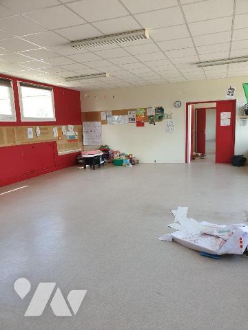 Un ensemble immobilier (ancienne école privée) composé comme suit :
-	Un premier bâtiment en p...