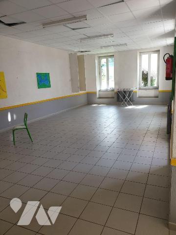 Un ensemble immobilier (ancienne école privée) composé comme suit :
-	Un premier bâtiment en p...