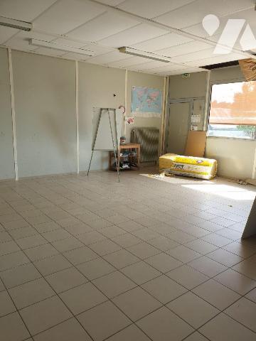 Un ensemble immobilier (ancienne école privée) composé comme suit :
-	Un premier bâtiment en p...