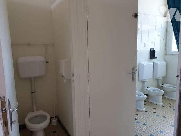 Un ensemble immobilier (ancienne école privée) composé comme suit :
-	Un premier bâtiment en p...