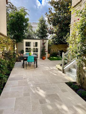 Maison de caractere en pierre. centre ville FONTAINEBLEAU 110 m² utile