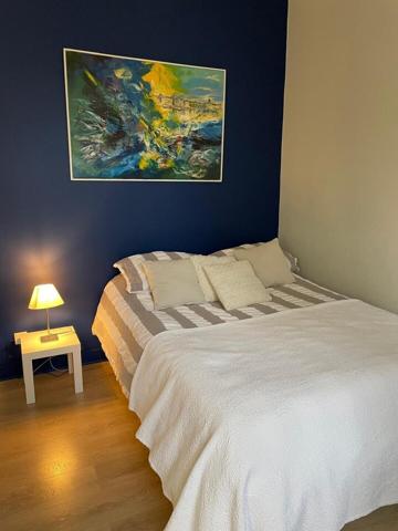 Maison de caractere en pierre. centre ville FONTAINEBLEAU 110 m² utile