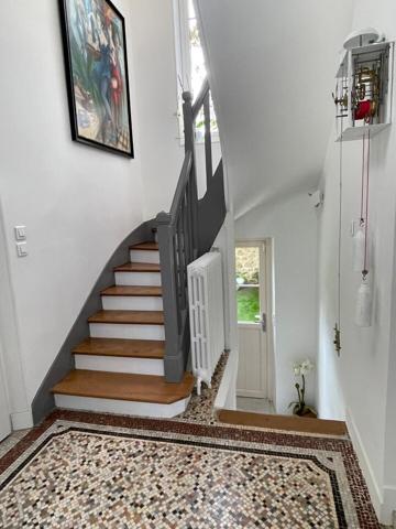 Maison de caractere en pierre. centre ville FONTAINEBLEAU 110 m² utile