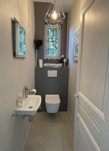 Maison de caractere en pierre. centre ville FONTAINEBLEAU 110 m² utile