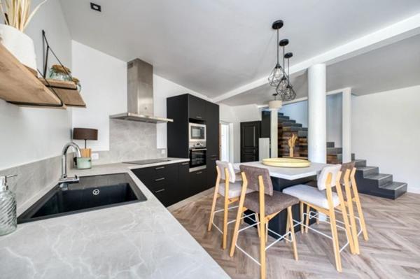 Maison 680 550 € La Rochelle 6 p 169 m² DPE C